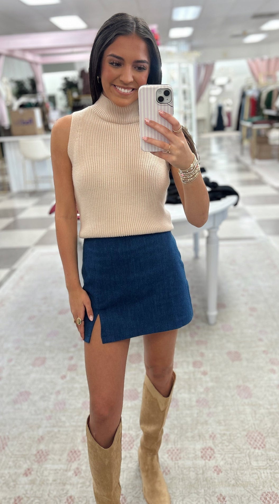 Sleeveless Sweater Top ￼